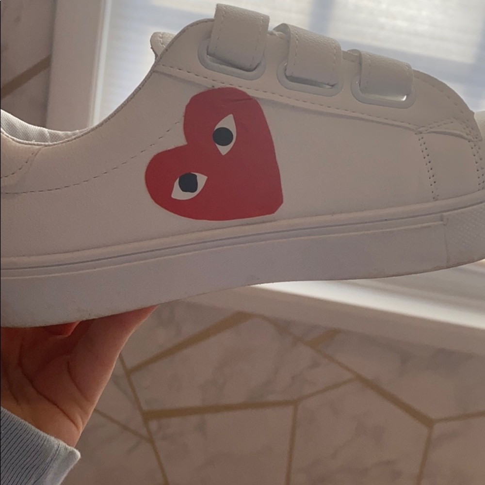 Women’s play heart Velcro sneakers